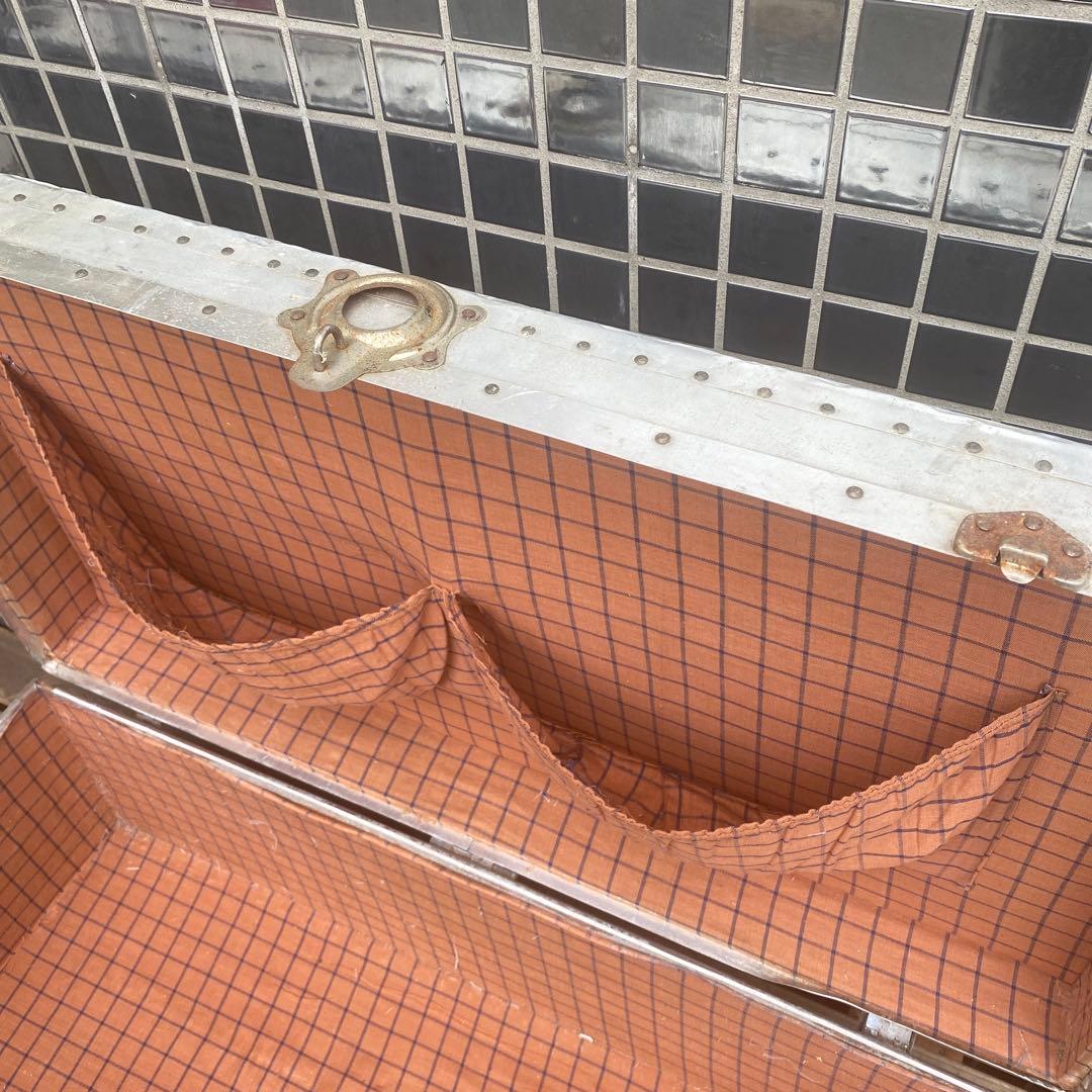 ヴィンテージアルミトランクケース タイヤ付き 店舗什器 インテリア