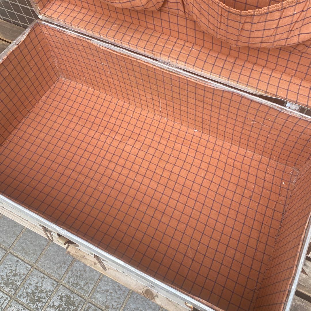 ヴィンテージアルミトランクケース タイヤ付き 店舗什器 インテリア