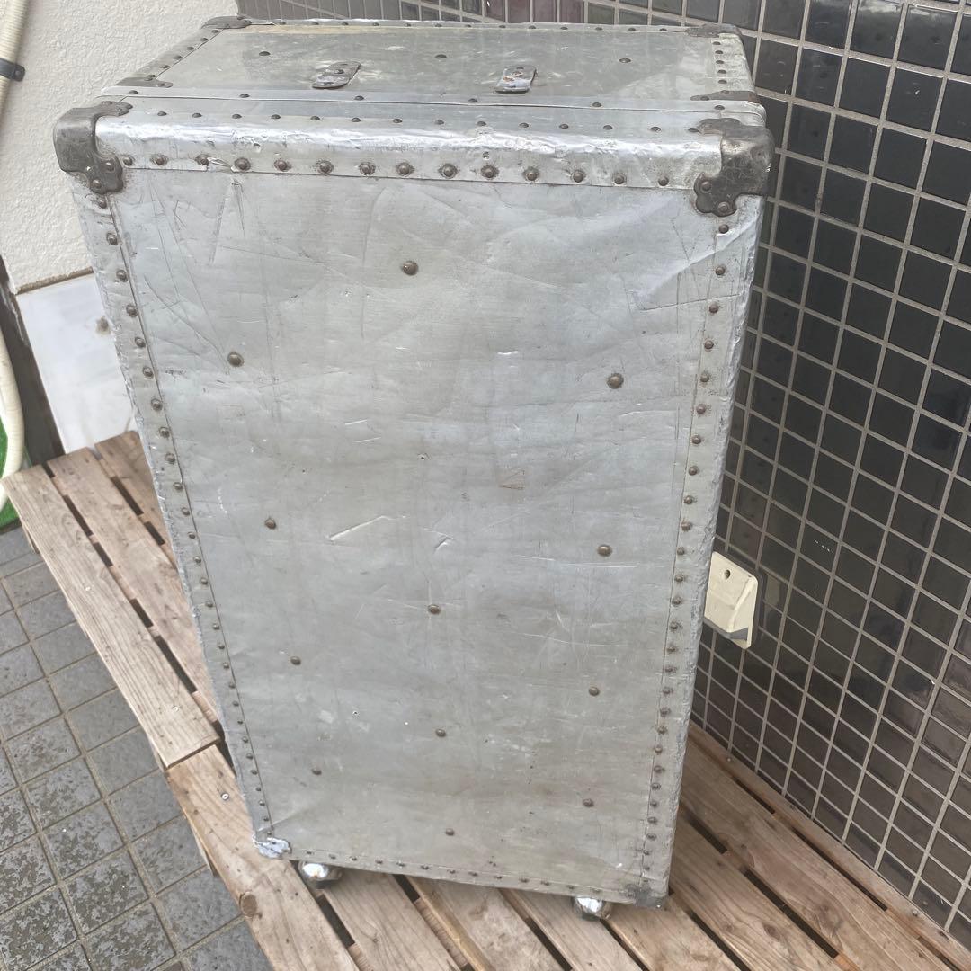 ヴィンテージアルミトランクケース タイヤ付き 店舗什器 インテリア