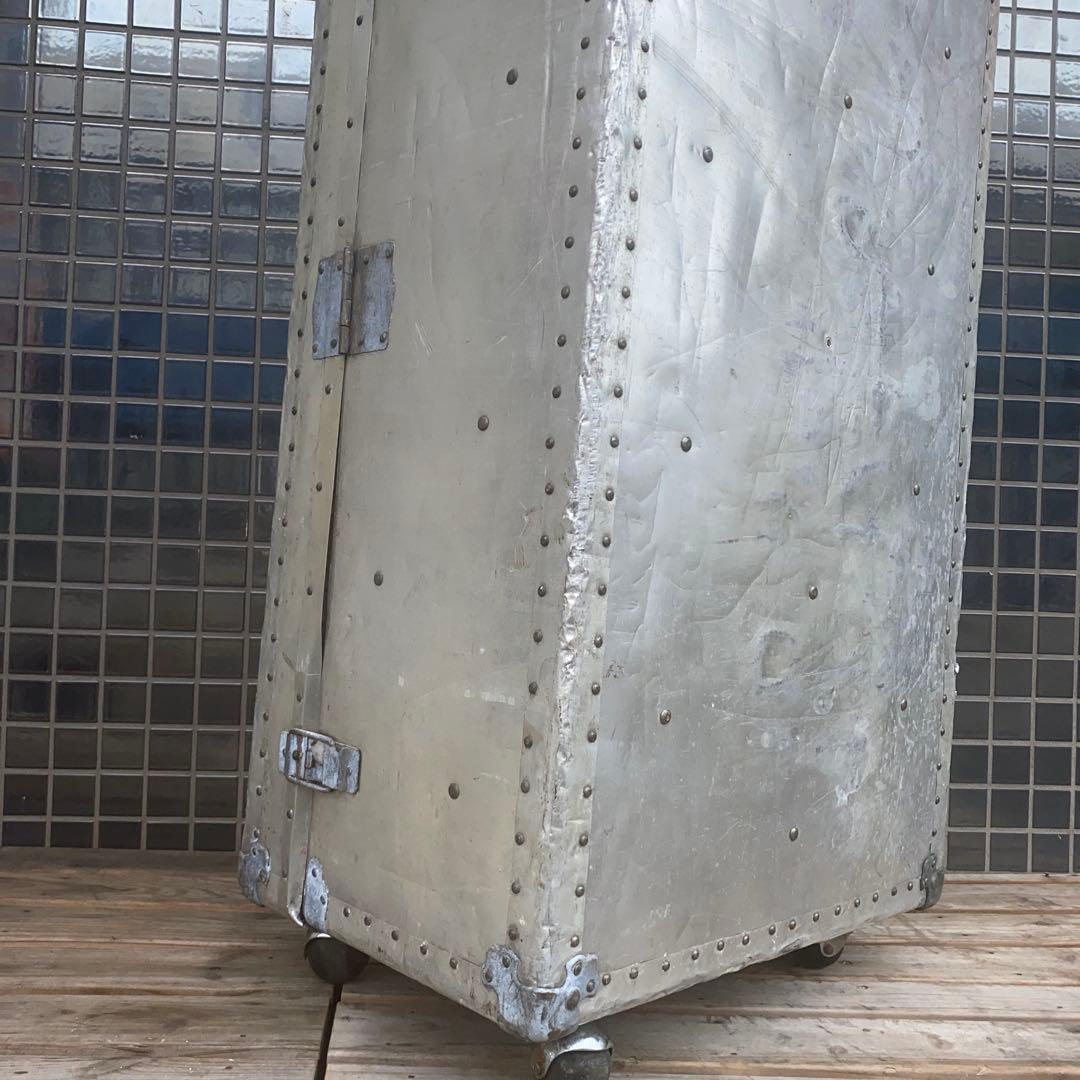 ヴィンテージアルミトランクケース タイヤ付き 店舗什器 インテリア