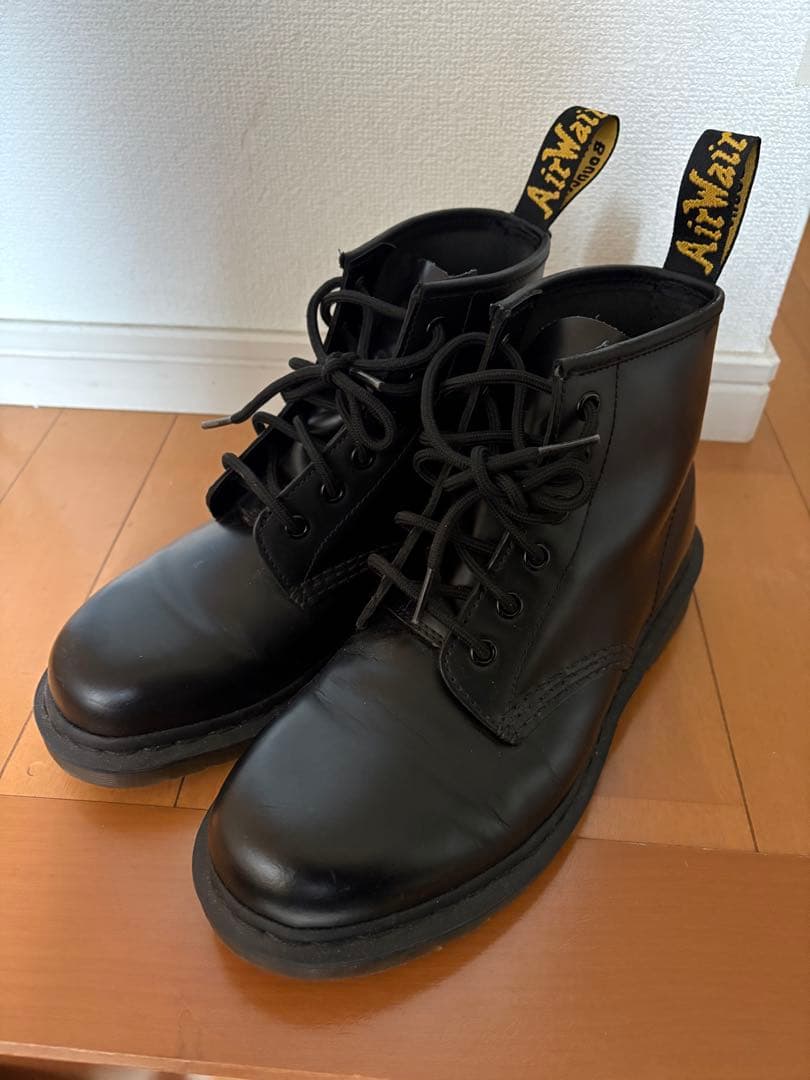 ドクターマーチン ブラックブーツ 6ホール