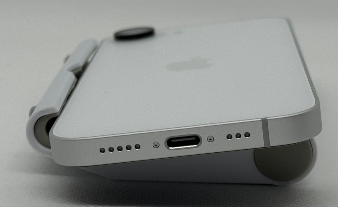 iPhone 16e 128GB ホワイト バッテリー最大容量100%