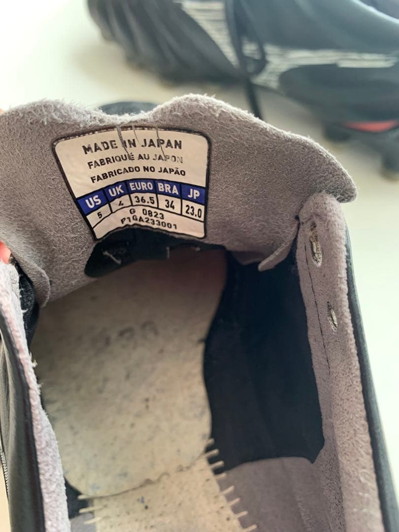 大人気⭐︎モレリアネオ4 23.0センチ