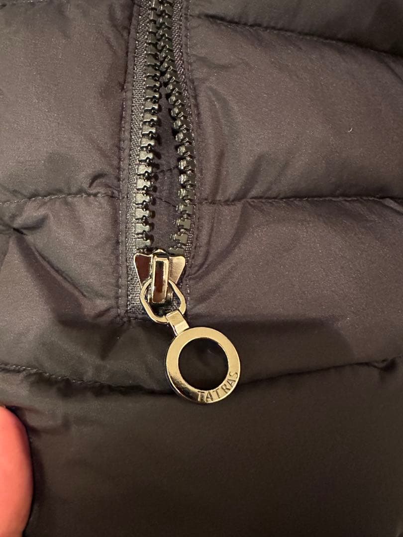 専用　　　TATRAS ブラック ダウンベスト