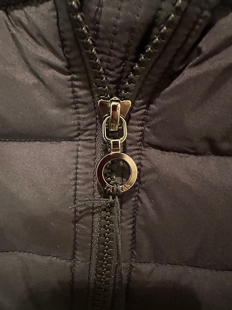 専用　　　TATRAS ブラック ダウンベスト