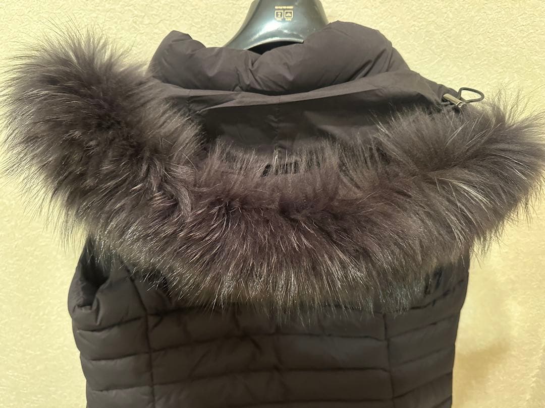 専用　　　TATRAS ブラック ダウンベスト