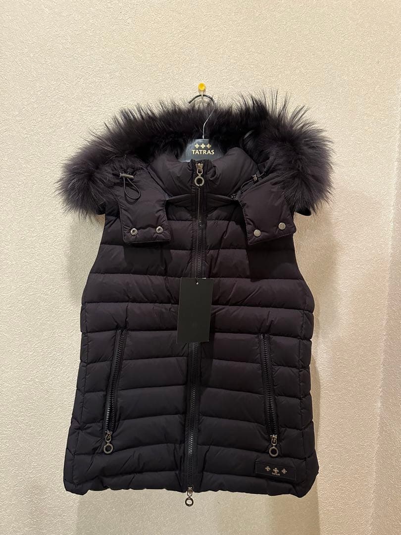 専用　　　TATRAS ブラック ダウンベスト