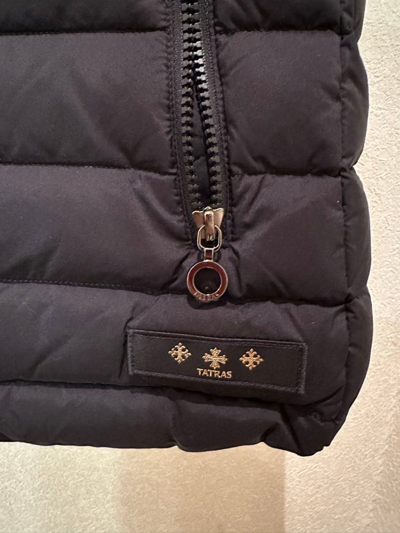 専用　　　TATRAS ブラック ダウンベスト