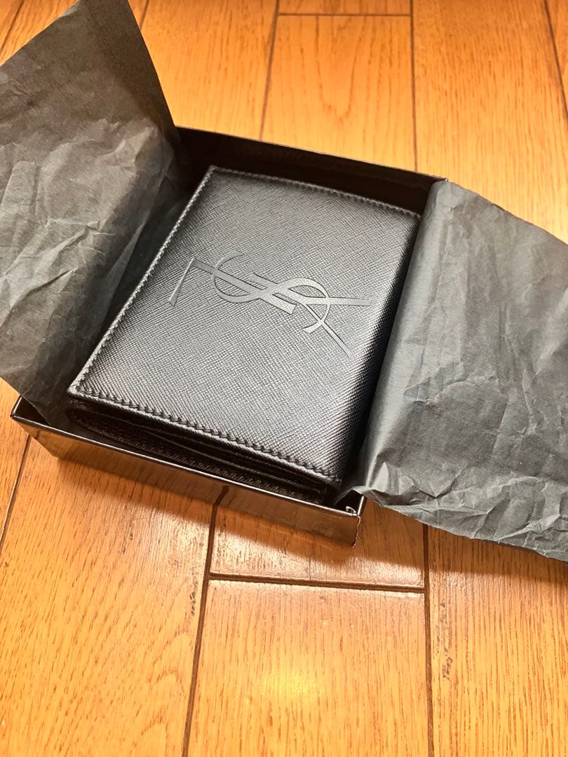 Yves Saint Laurent ブラックレザー二つ折り財布