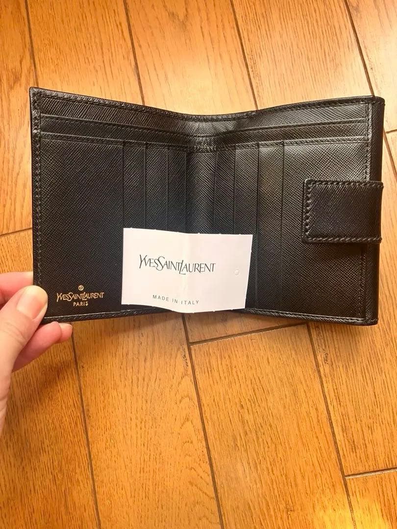 Yves Saint Laurent ブラックレザー二つ折り財布