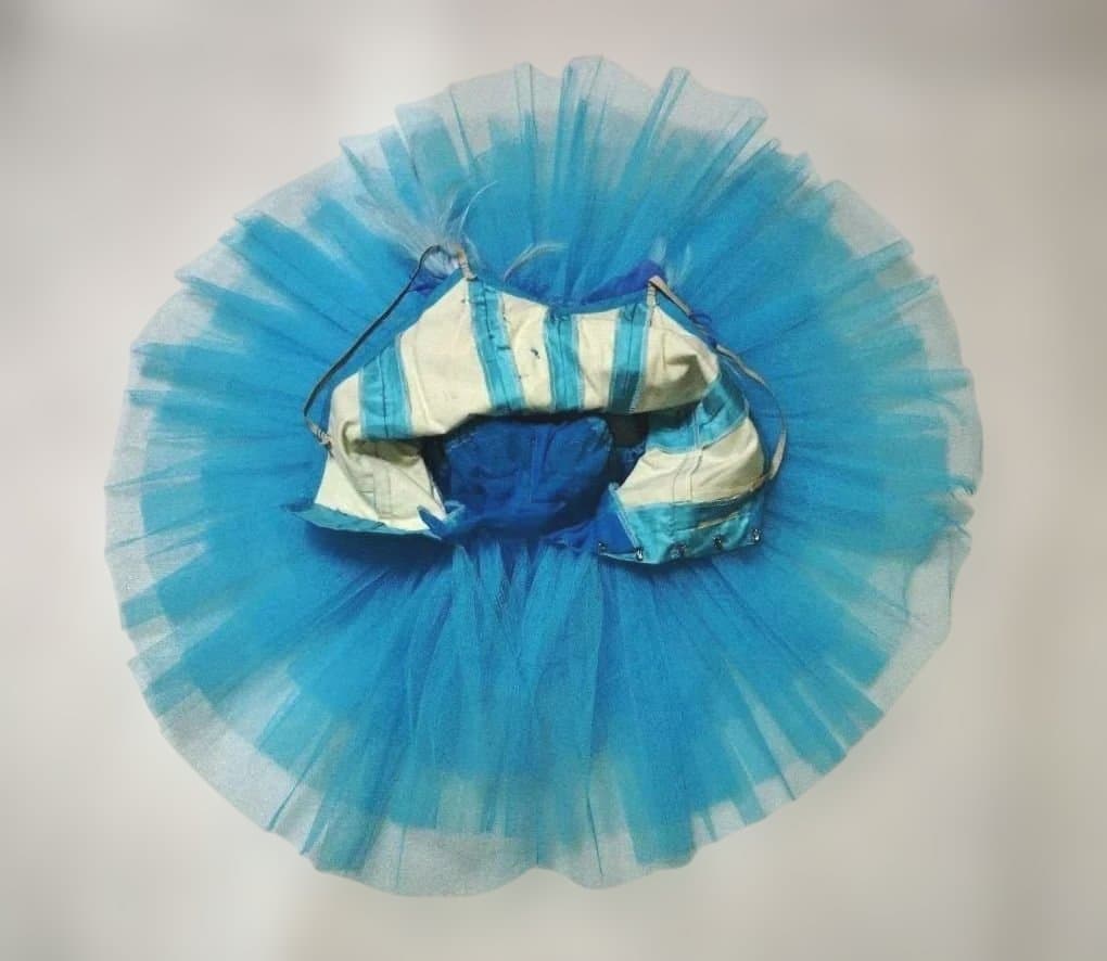 バレエ　水色 クラシックチュチュ シルビア製　小学中学年　2着　髪飾り、袖付