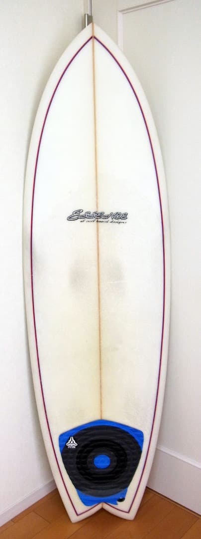【美品・使用2回のみ】サーフボード（エッセンス）
