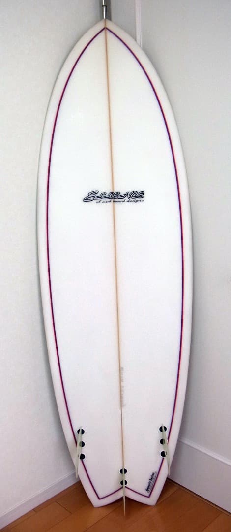 【美品・使用2回のみ】サーフボード（エッセンス）