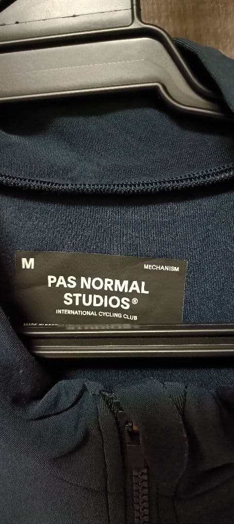 パスノーマルスタジオ　ロングスリーブジャージ（紺色）