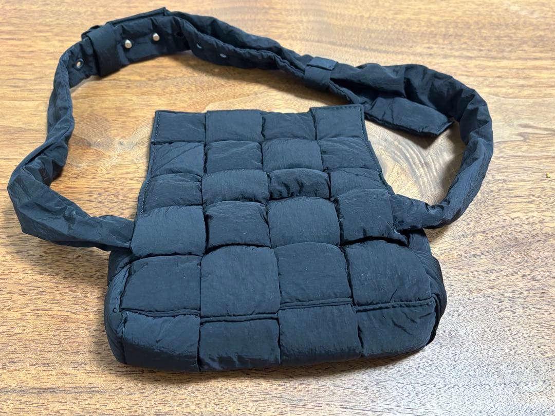 や*だ様 BOTTEGA VENETA ボッテガべネタ　カセット　ミニショルダー