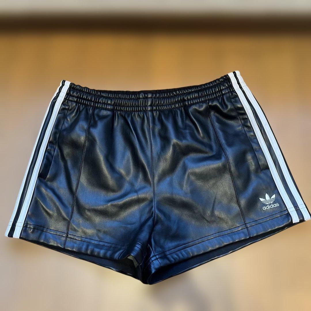 adidas プレザーショーツ　合皮　パンツ　新品　未使用