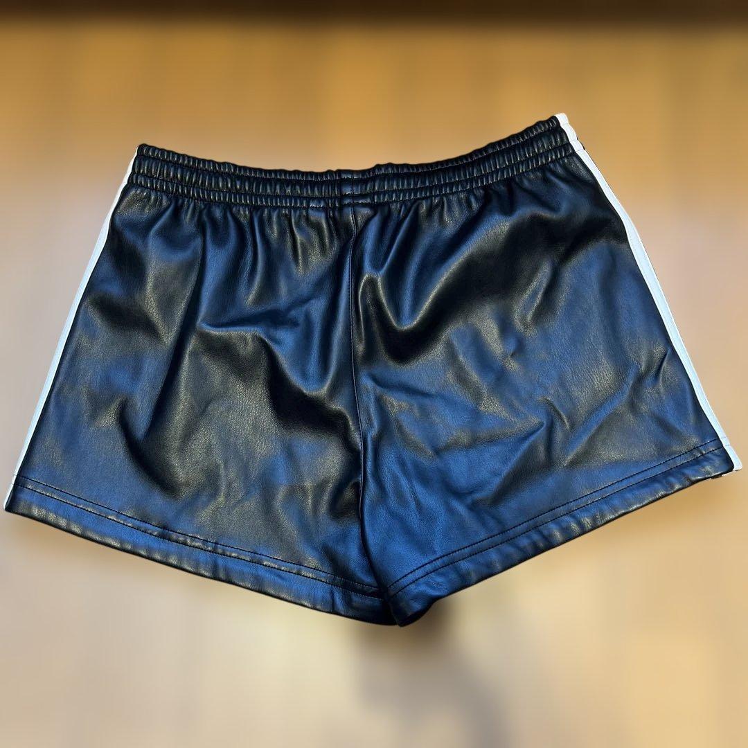 adidas プレザーショーツ　合皮　パンツ　新品　未使用