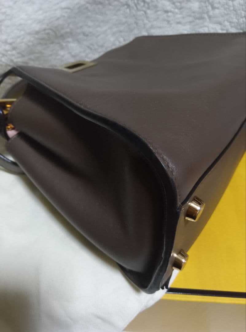 ピーカブー　アイコニック　エッセンシャリー