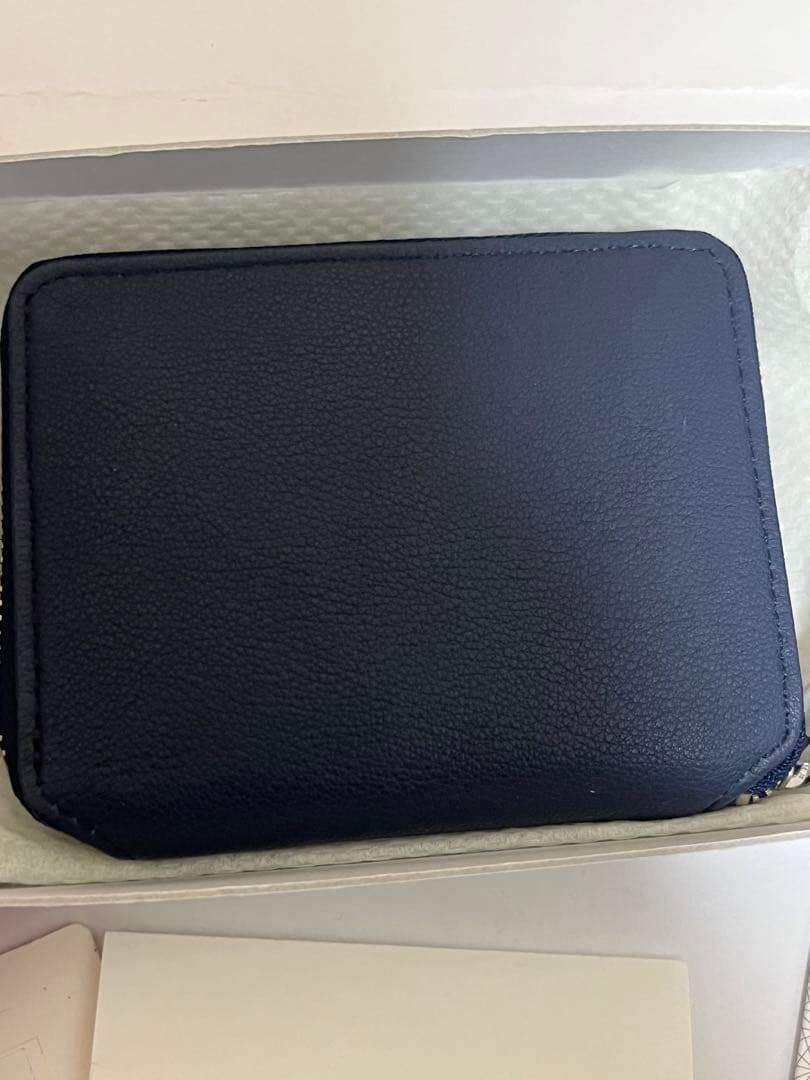 ERA. BUBBLE CALF ROUND PALM WALLET ネイビー