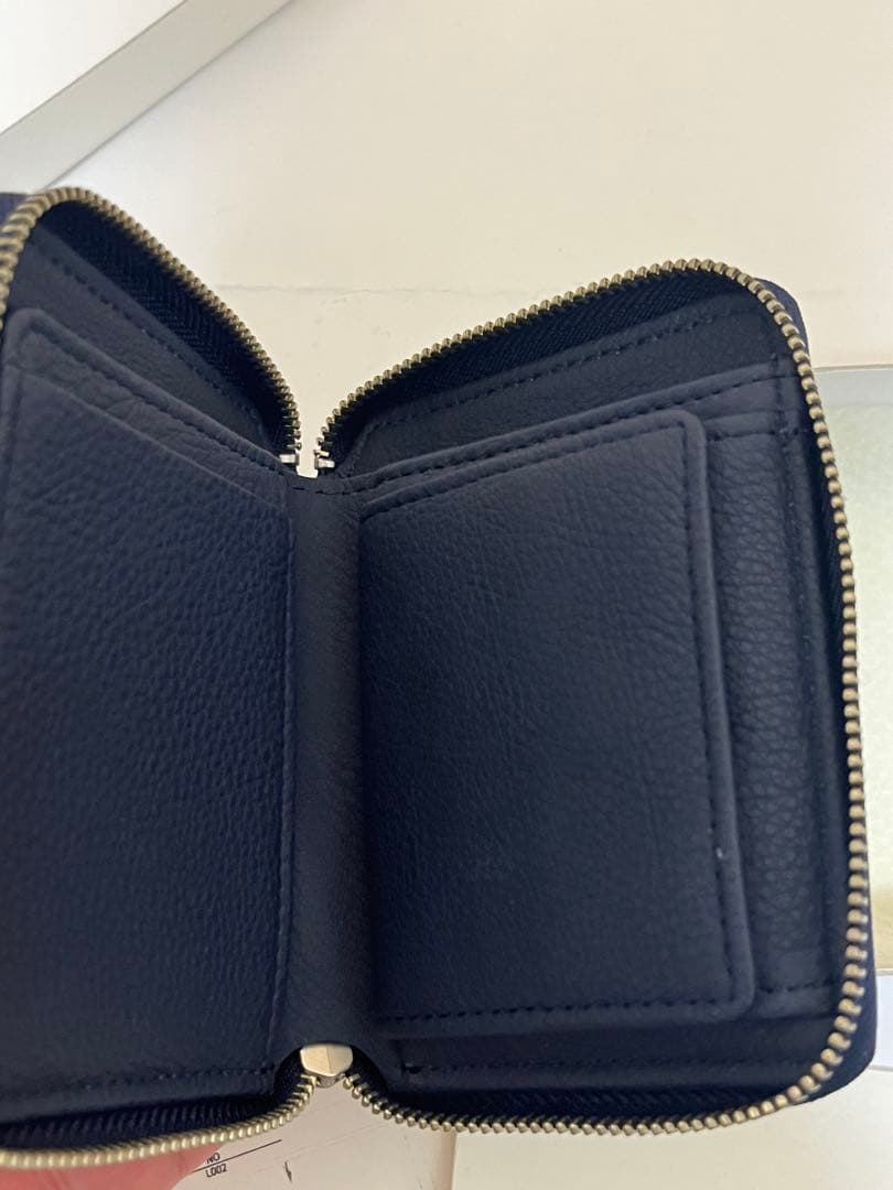 ERA. BUBBLE CALF ROUND PALM WALLET ネイビー