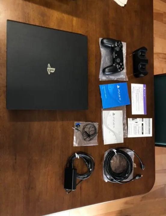 【純正スタンド付属】PlayStation®4 Pro ジェット・ブラック1TB