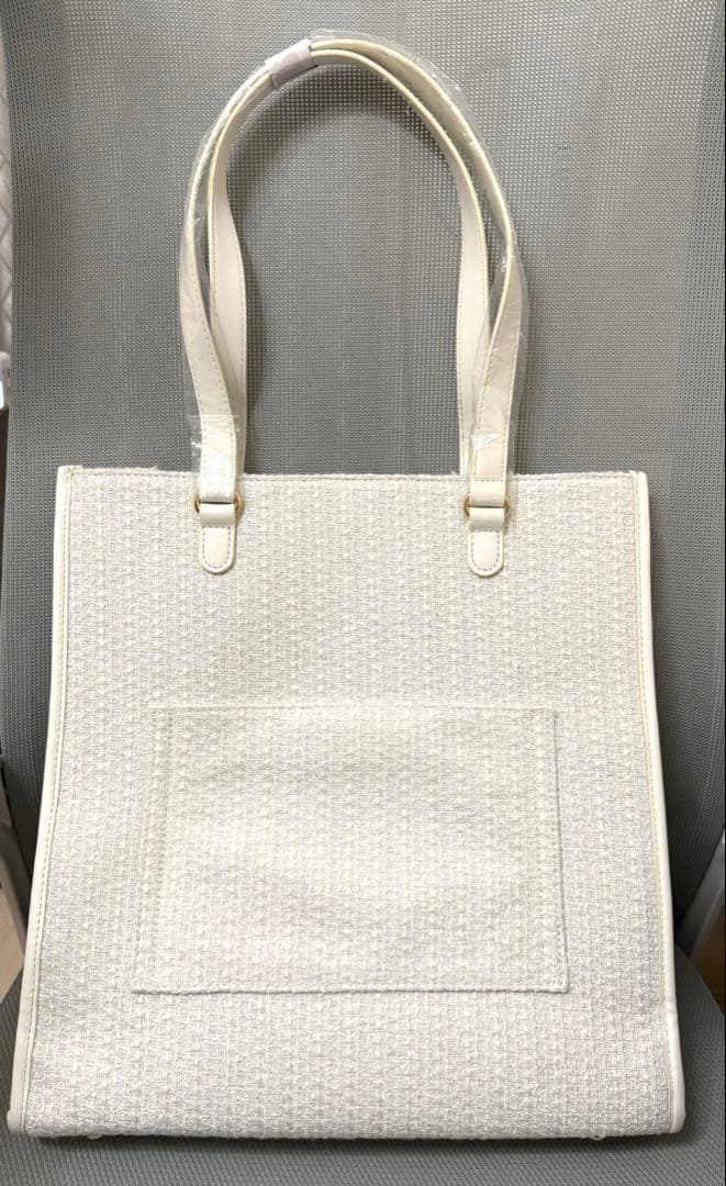 LouLoumei ハートチャーム付きトートバッグ アイボリー 白 ホワイト