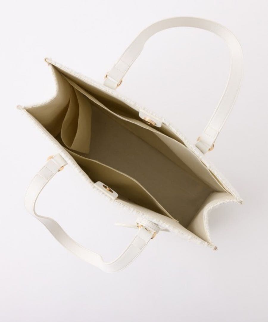 LouLoumei ハートチャーム付きトートバッグ アイボリー 白 ホワイト