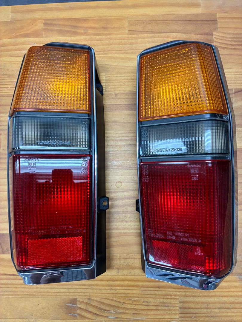 トヨタ マークⅡ ワゴン バン GX70系　テールランプ 左右セット