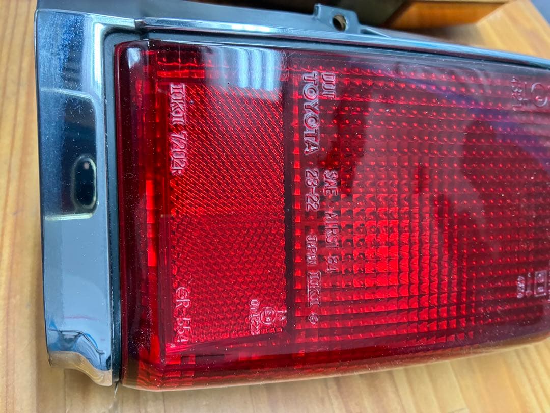 トヨタ マークⅡ ワゴン バン GX70系　テールランプ 左右セット