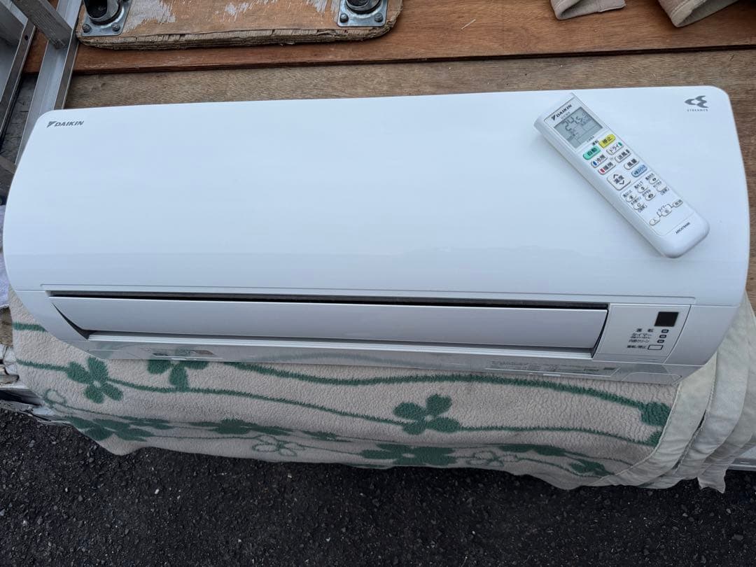 室外機も込 ダイキン 6畳用 エアコン クーラー 2.2kw 2020年製 22