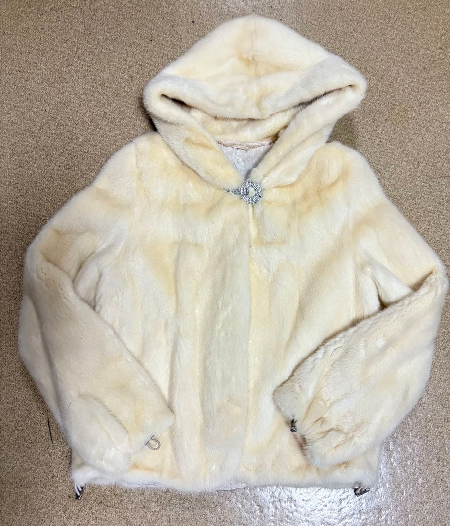 ミンクファー　フード付きショートコート　毛皮100% リアルファー　アイボリー