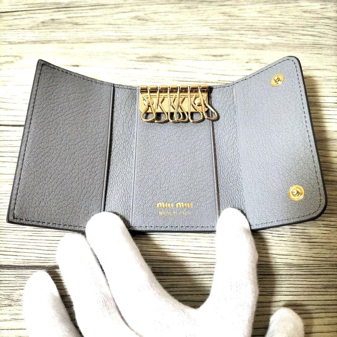 未使用 ミュウミュウ マドラス レザー 6連 キーケース グレー