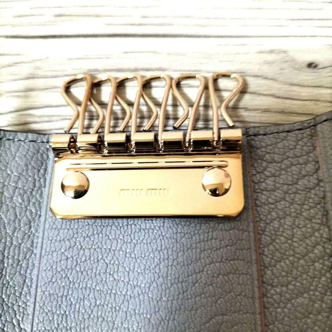 未使用 ミュウミュウ マドラス レザー 6連 キーケース グレー