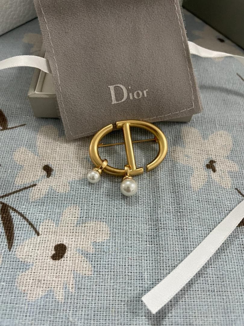 ゴールド/かなり綺麗ディオール ブローチ DIOR CD パール