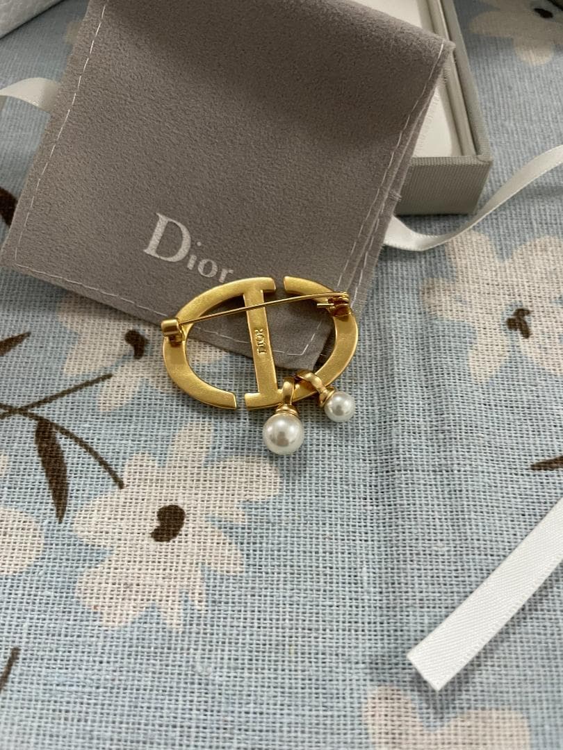 ゴールド/かなり綺麗ディオール ブローチ DIOR CD パール