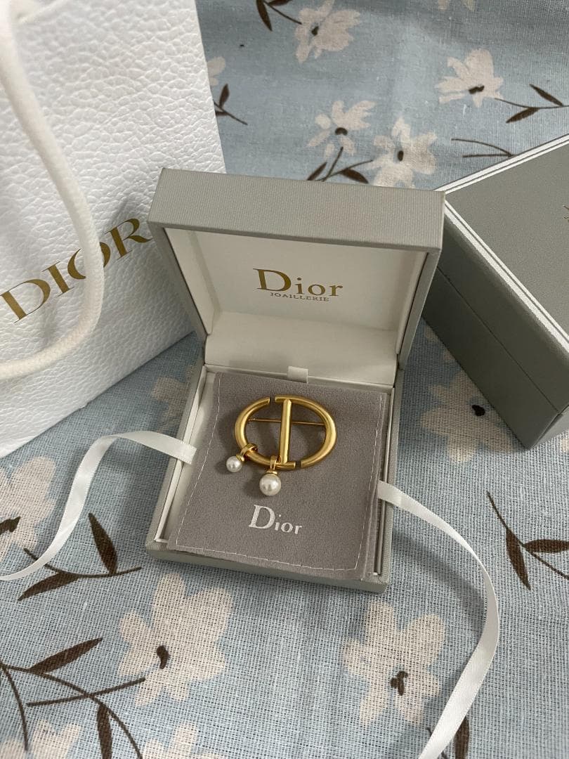 ゴールド/かなり綺麗ディオール ブローチ DIOR CD パール