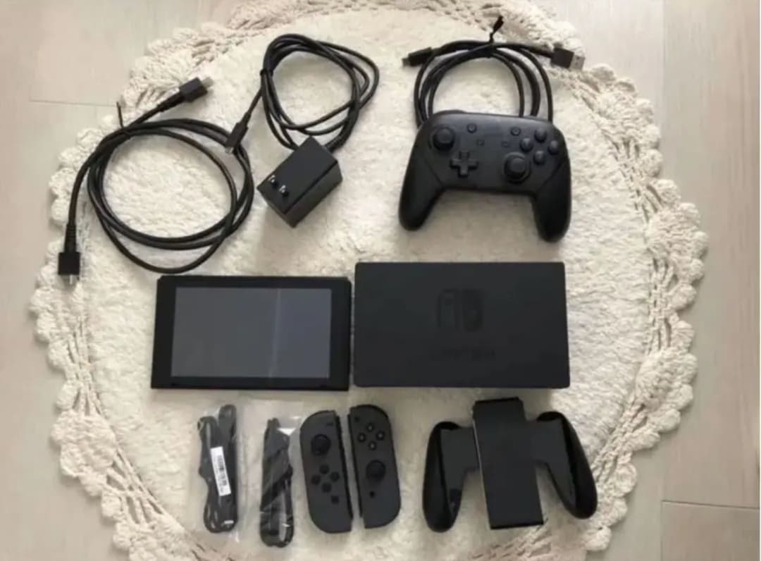 送料込み❗️Switch本体、新品スマブラセット、プロコンは付いてきません。