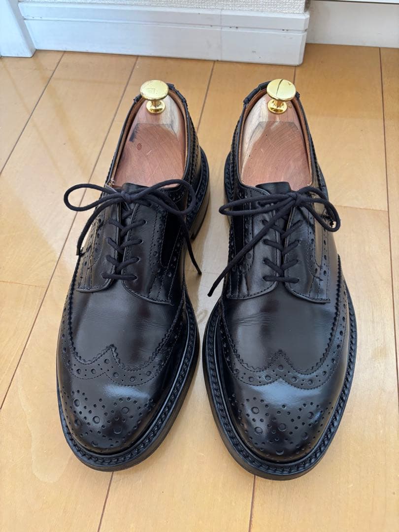 トリッカーズ黒ウィングチップ