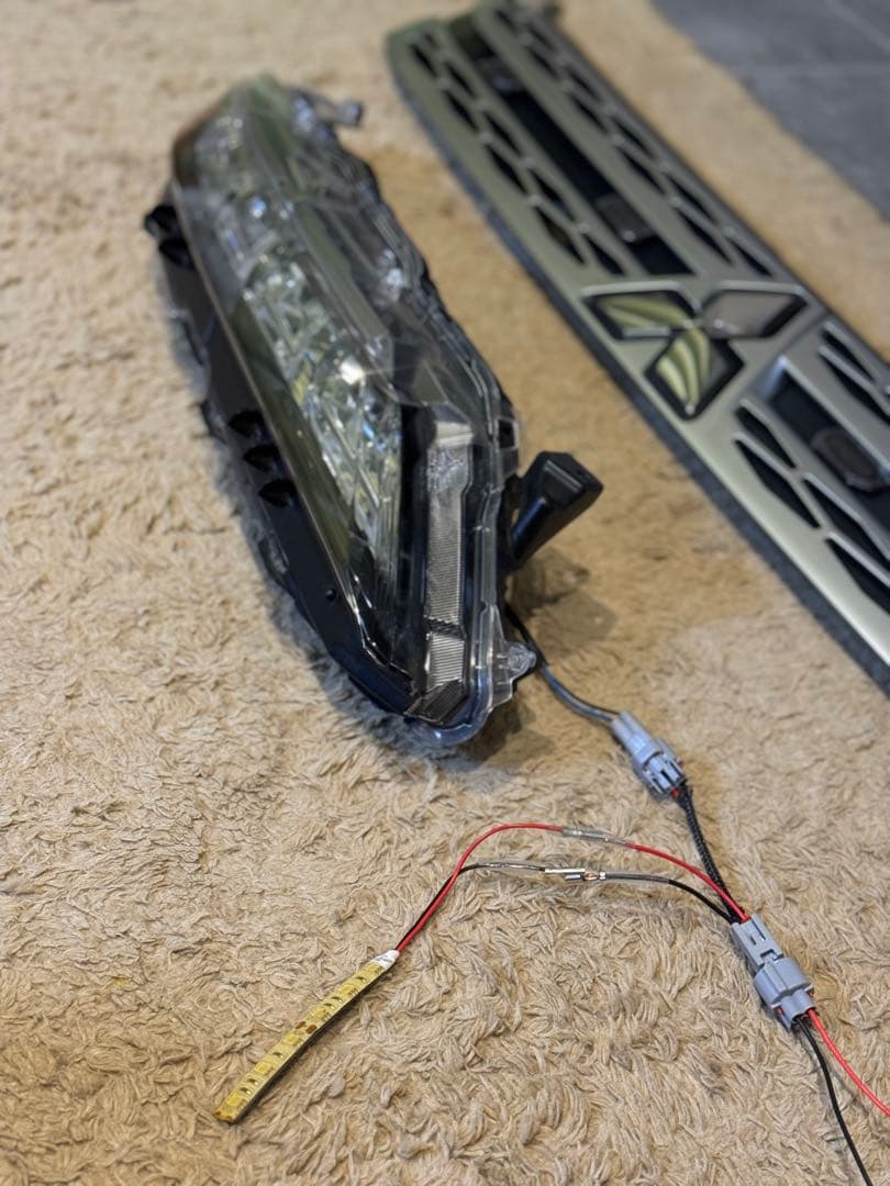 こ*あ様 【専用解除中】純正線を無加工で接続できる デリカ D5 グリルマーカー