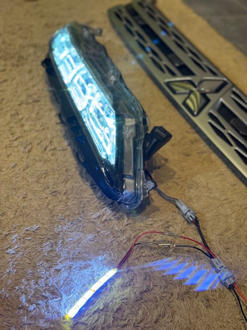 こ*あ様 【専用解除中】純正線を無加工で接続できる デリカ D5 グリルマーカー