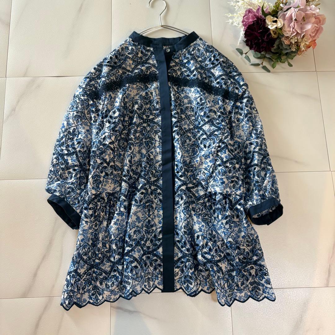 美品　lelian レース　シャツブラウス　青　刺繍　11号　花柄