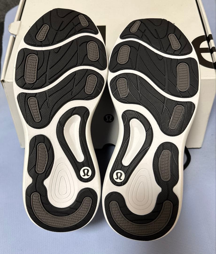 ルルレモン　ワークアウトシューズ