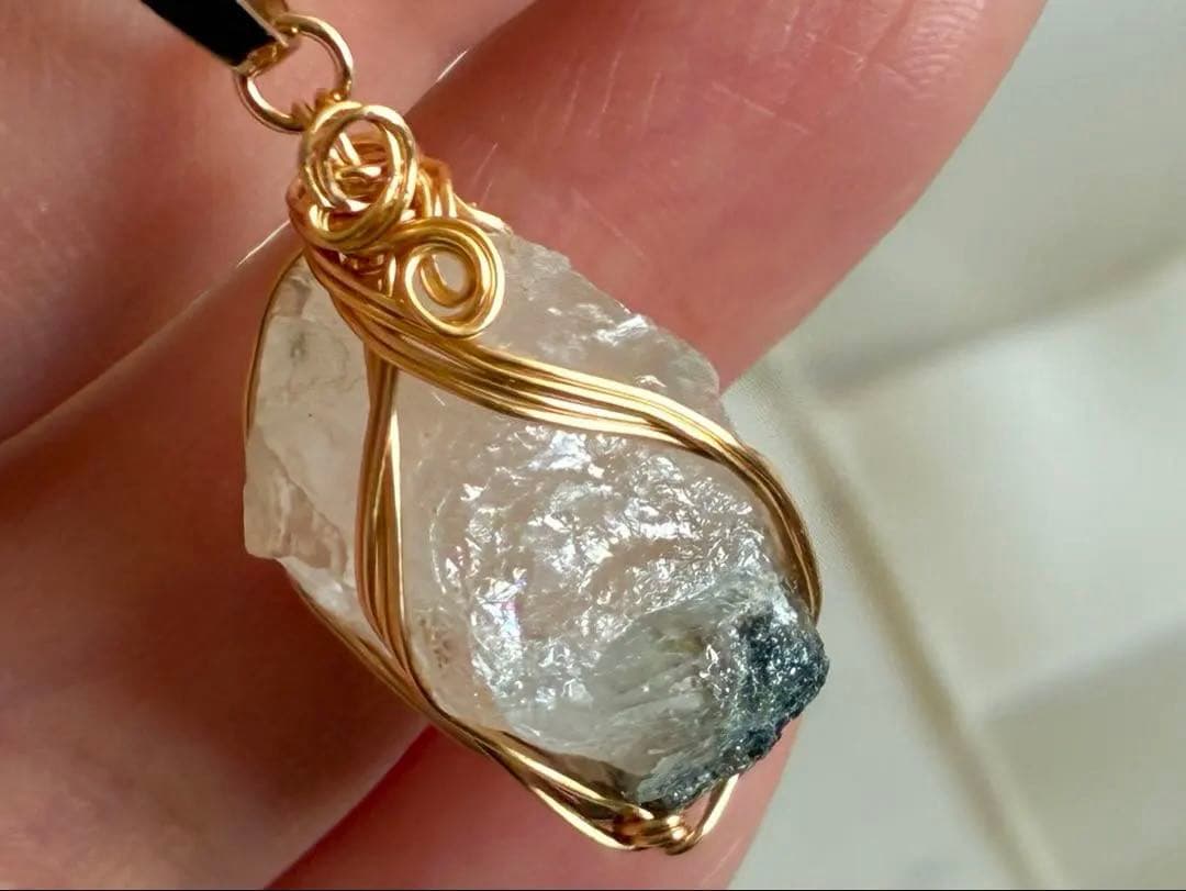 最終価格　ロシア産　フェナカイト　虹入H&E社証明書　原石　ペンダントトップ