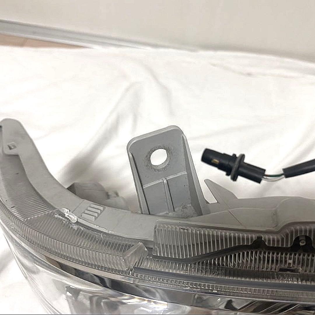 saya200系ハイエース　右ヘッドライト　koito26-137中古