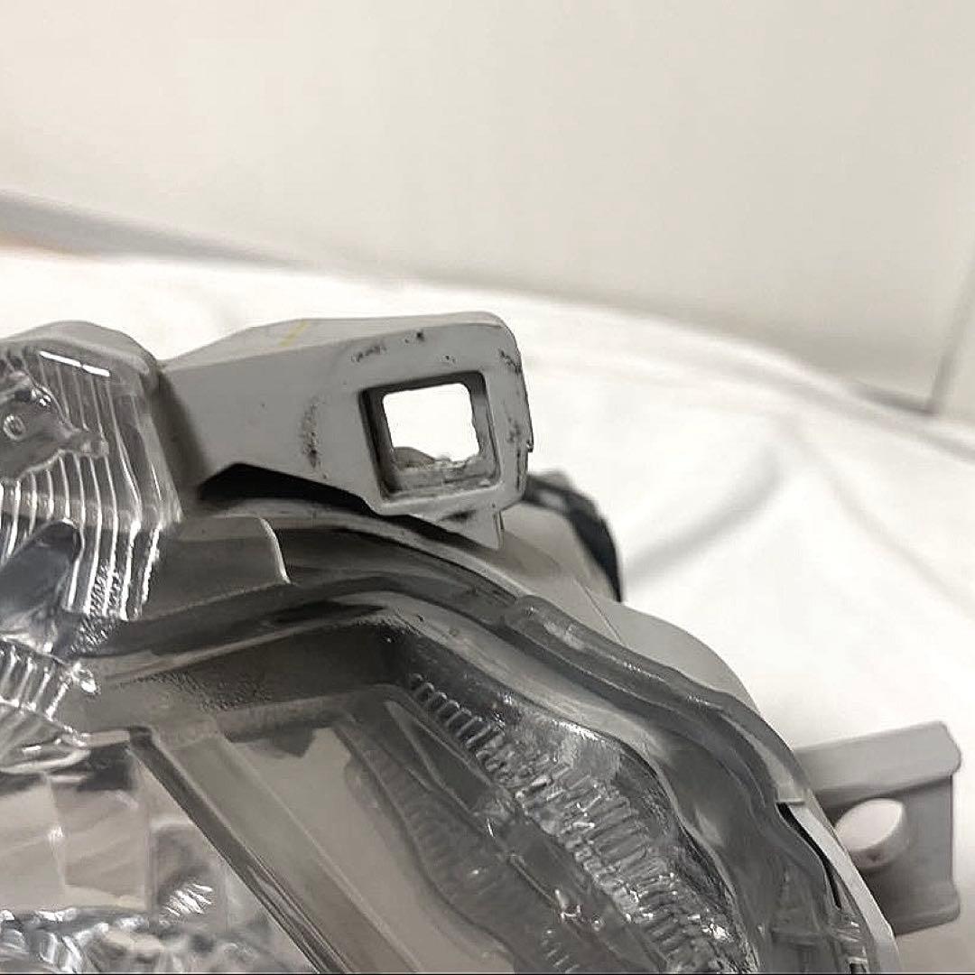 saya200系ハイエース　右ヘッドライト　koito26-137中古