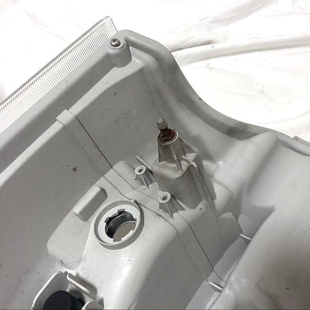 saya200系ハイエース　右ヘッドライト　koito26-137中古