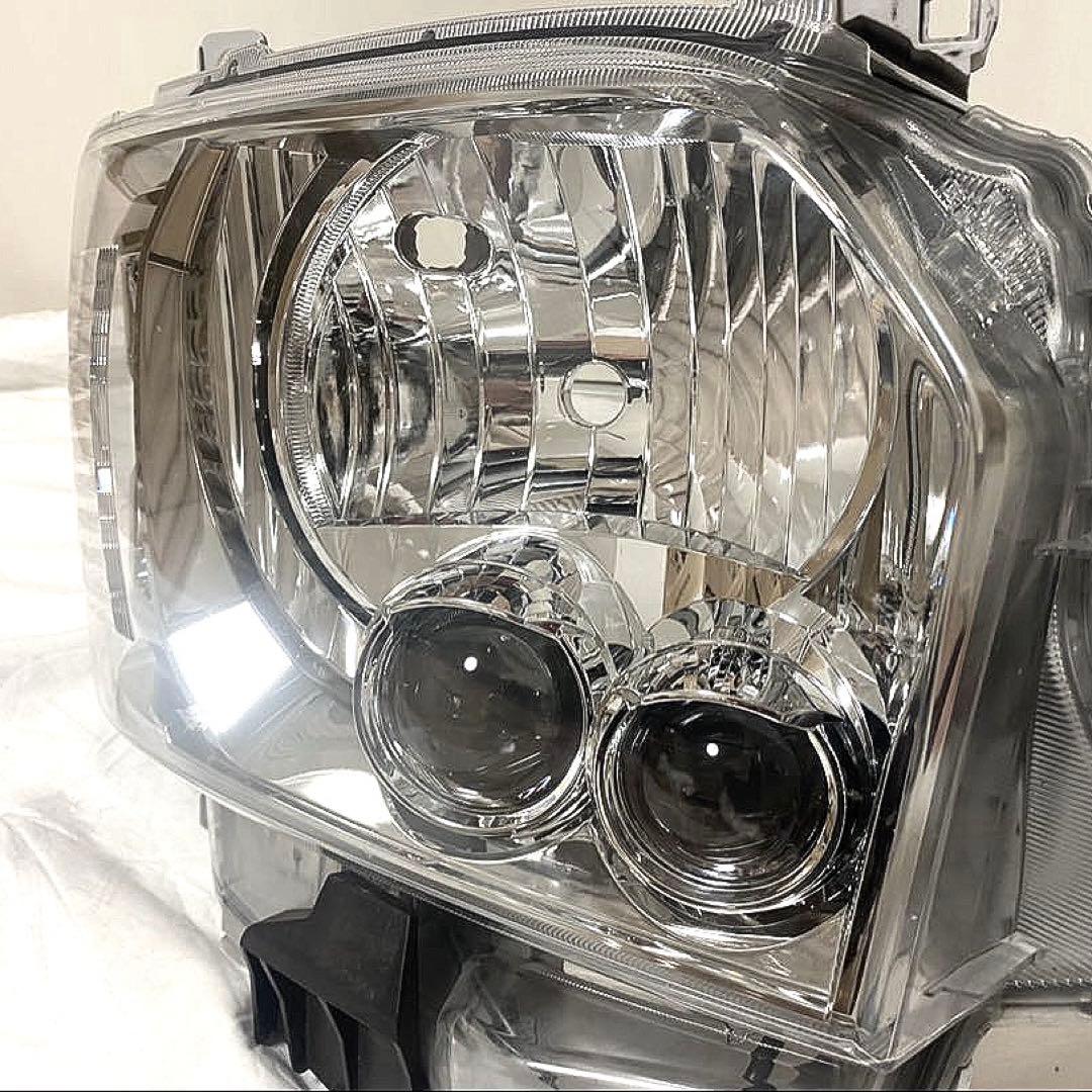 saya200系ハイエース　右ヘッドライト　koito26-137中古