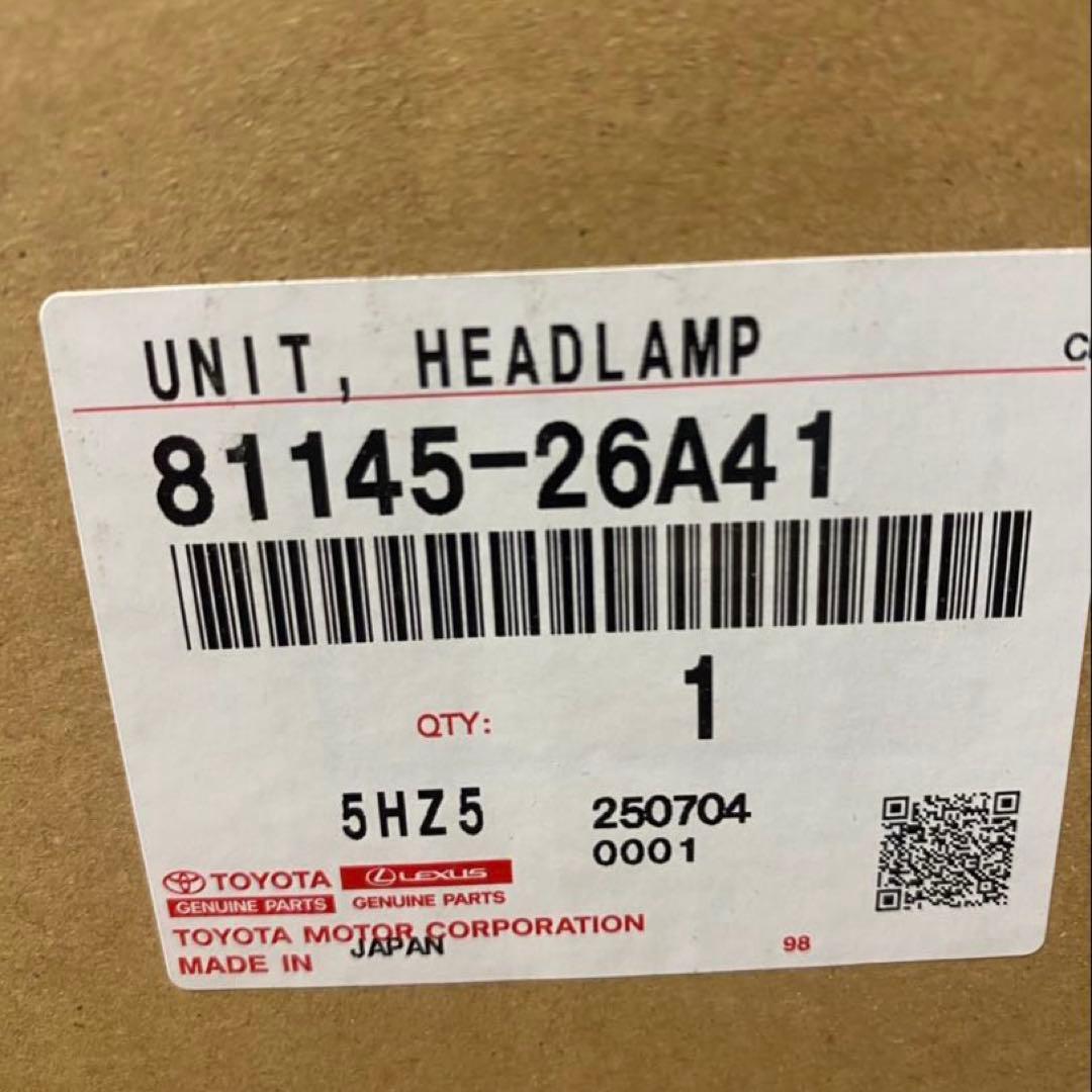 saya200系ハイエース　右ヘッドライト　koito26-137中古