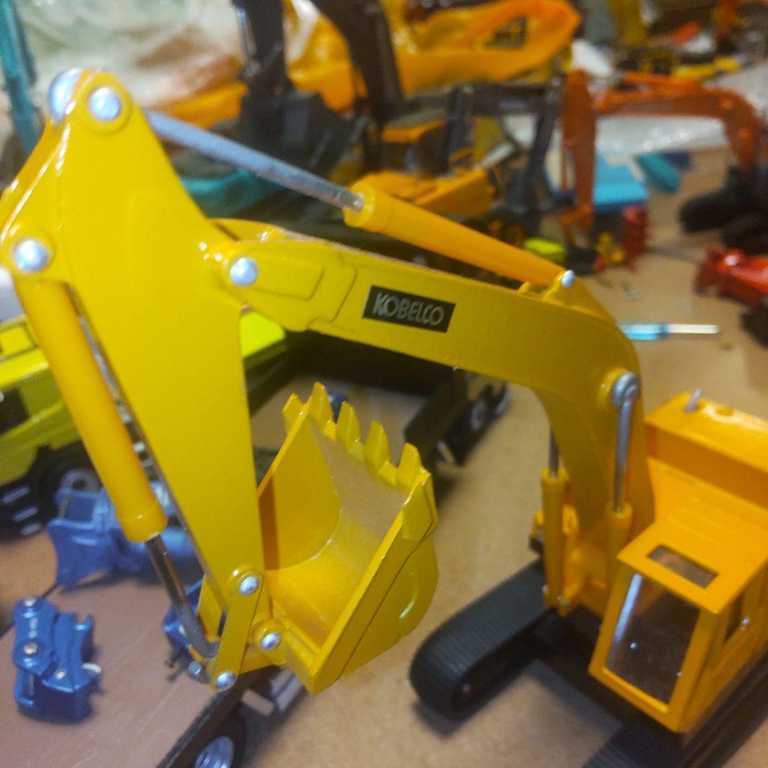 KOBELCO K909A ミニチュア重機　　1/50