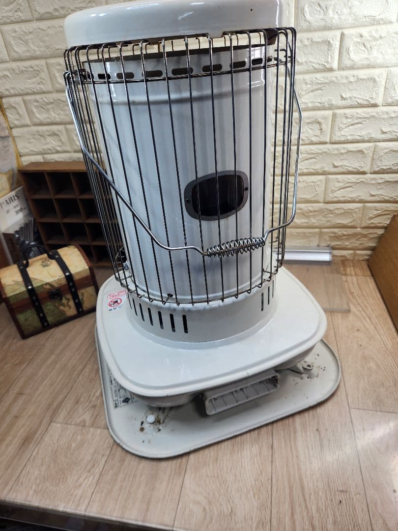 送料無料❤2014⑨■コロナ ホワイト 石油ストーブ 安全ガード付き